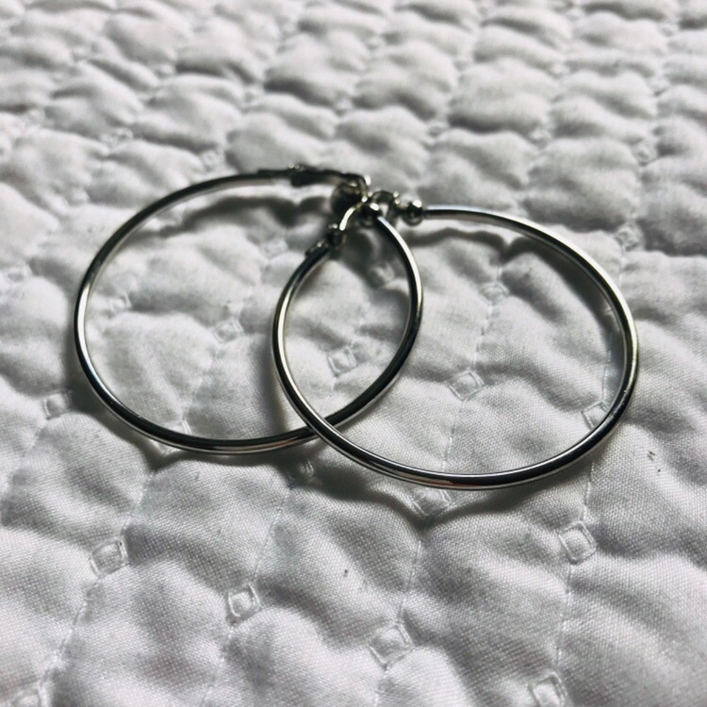 🌟 Clip-On Silver Hoops 🌟